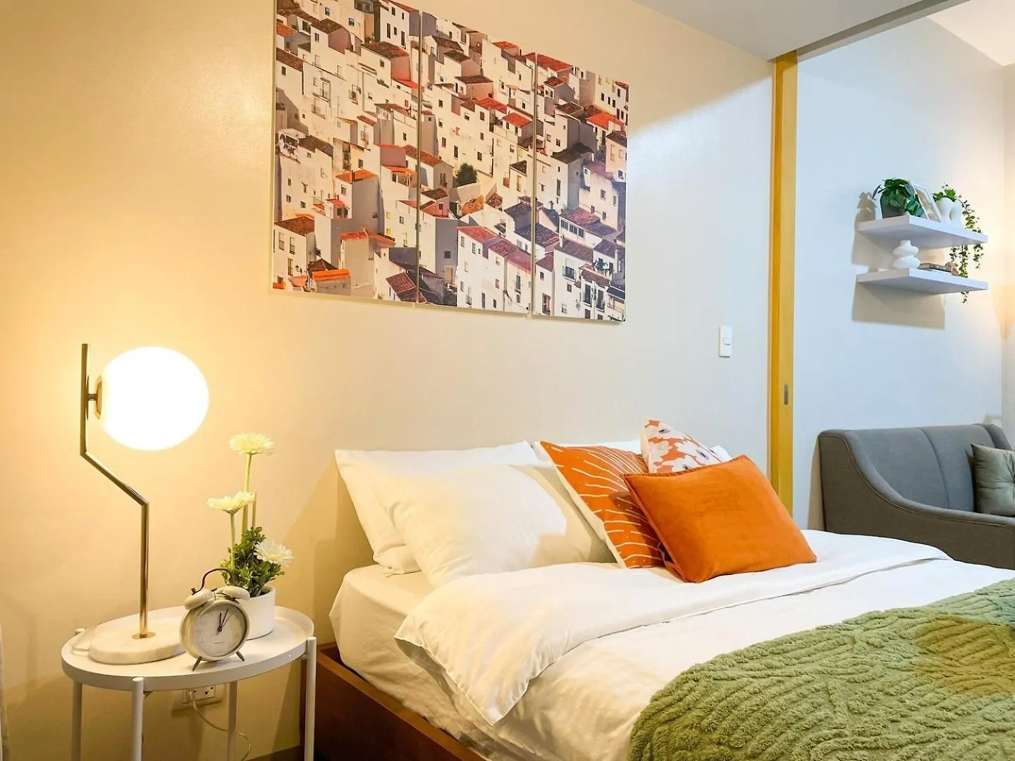 Chillhive Condo In Bgc Near Uptown Mall #Ournw17A Manila 0*,  Philippines